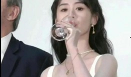 娱乐圈顶流谈恋爱爆料,甜蜜互动引粉丝热议